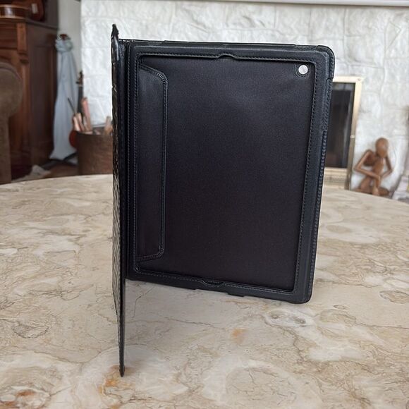 Coach Julia Op Art C Monogram iPad 2 Case - Black Patent Leather Mint Condition - Picture 4 of 11